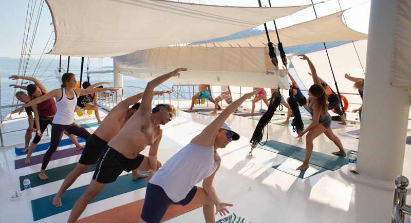 Yoga auf dem Meer